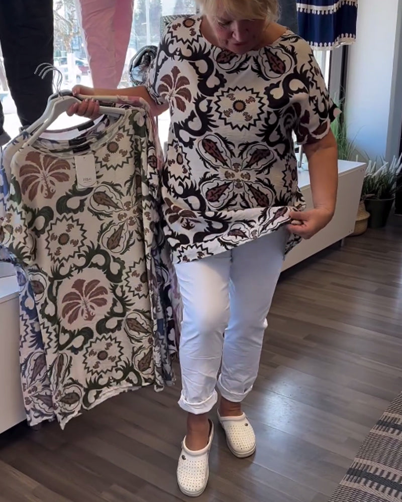 Avslappnad blommig blus med rund hals