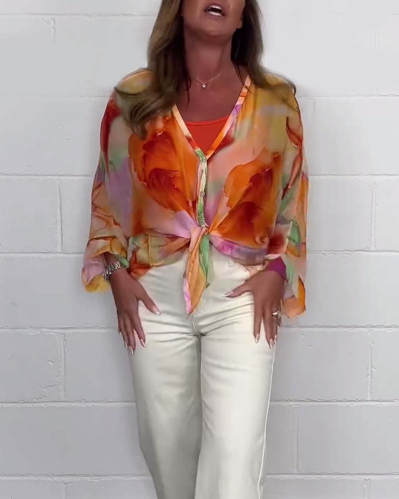 Avslappnad blus med V-ringning och lång ärm