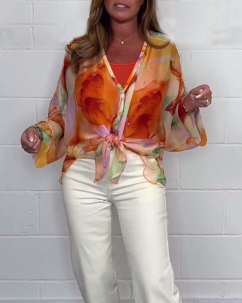 Avslappnad blus med V-ringning och lång ärm